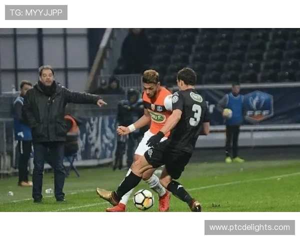 洛里昂中场近期表现稳健,攻防转换效率持续提升