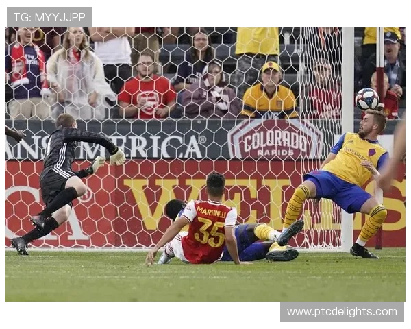 莱奥与马丁内利:冲击型边锋的路径差异分析 莱奥与马丁内利:冲击型边锋的路径差异分析