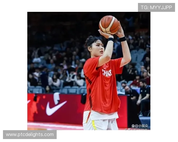 李月汝训练完直接拎爱马仕去吃夜市烧烤？