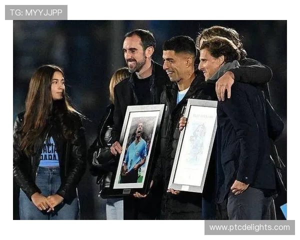 苏亚雷斯训练完回家还得哄三个娃睡觉，老婆说他比乌拉圭队还难管